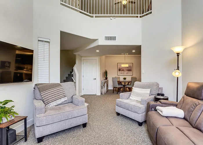 Community Perks! Modern Phx Condo: Extended Stay! Holiday home Phoenix