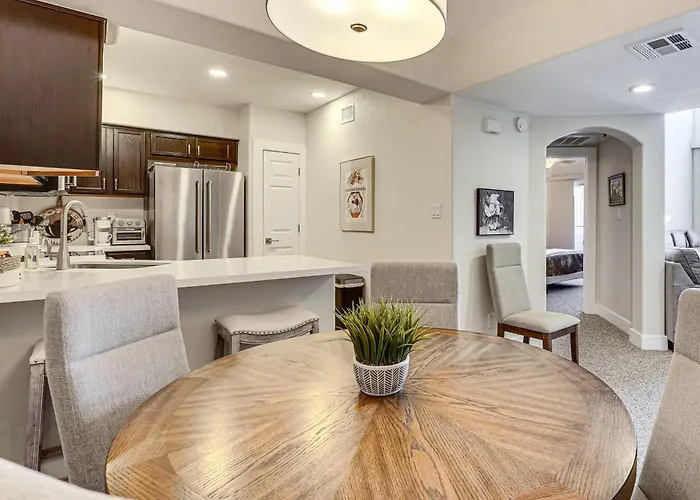 Holiday home Community Perks! Modern Phx Condo: Extended Stay! Phoenix