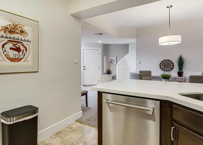 Holiday home Community Perks! Modern Phx Condo: Extended Stay!