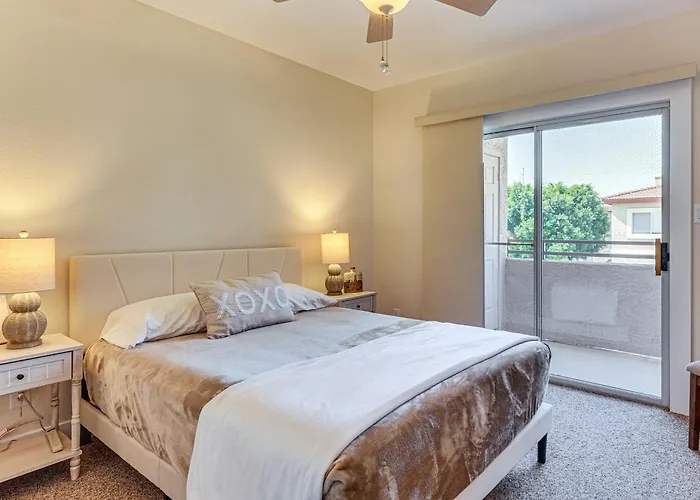 Community Perks! Modern Phx Condo: Extended Stay! Holiday home *