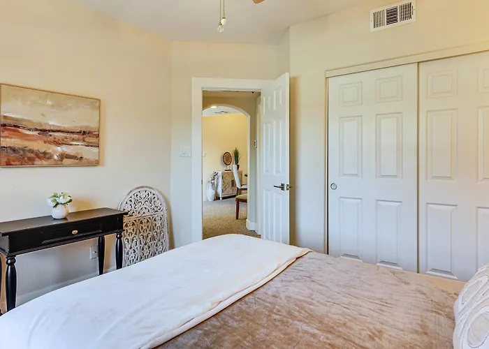 Holiday home Community Perks! Modern Phx Condo: Extended Stay! *