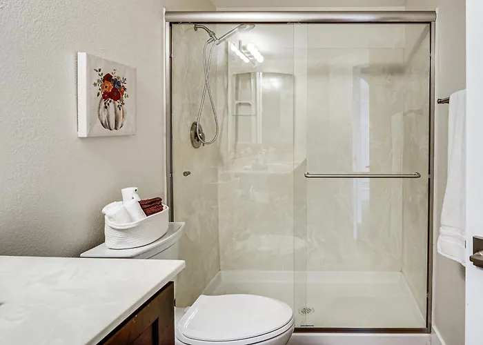 Community Perks! Modern Phx Condo: Extended Stay! *