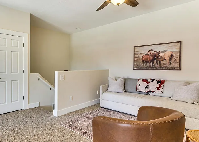 Holiday home Community Perks! Modern Phx Condo: Extended Stay! *
