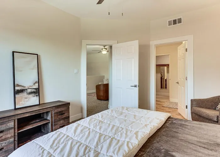 Holiday home Community Perks! Modern Phx Condo: Extended Stay! Phoenix
