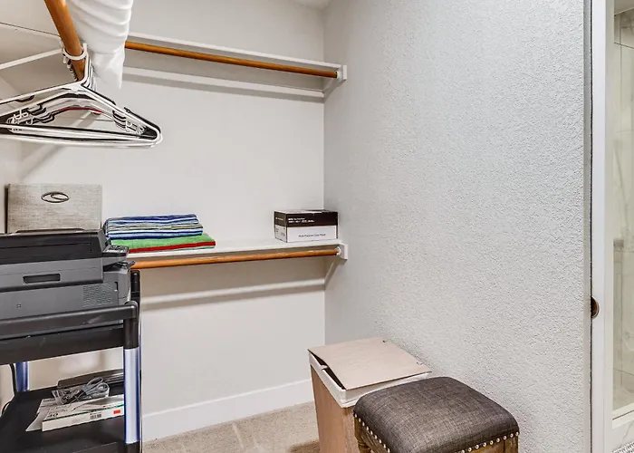 Community Perks! Modern Phx Condo: Extended Stay! Phoenix