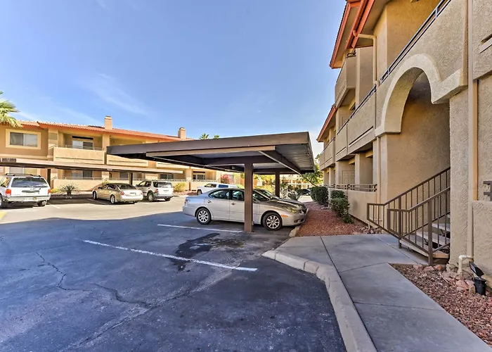 Community Perks! Modern Phx Condo: Extended Stay!